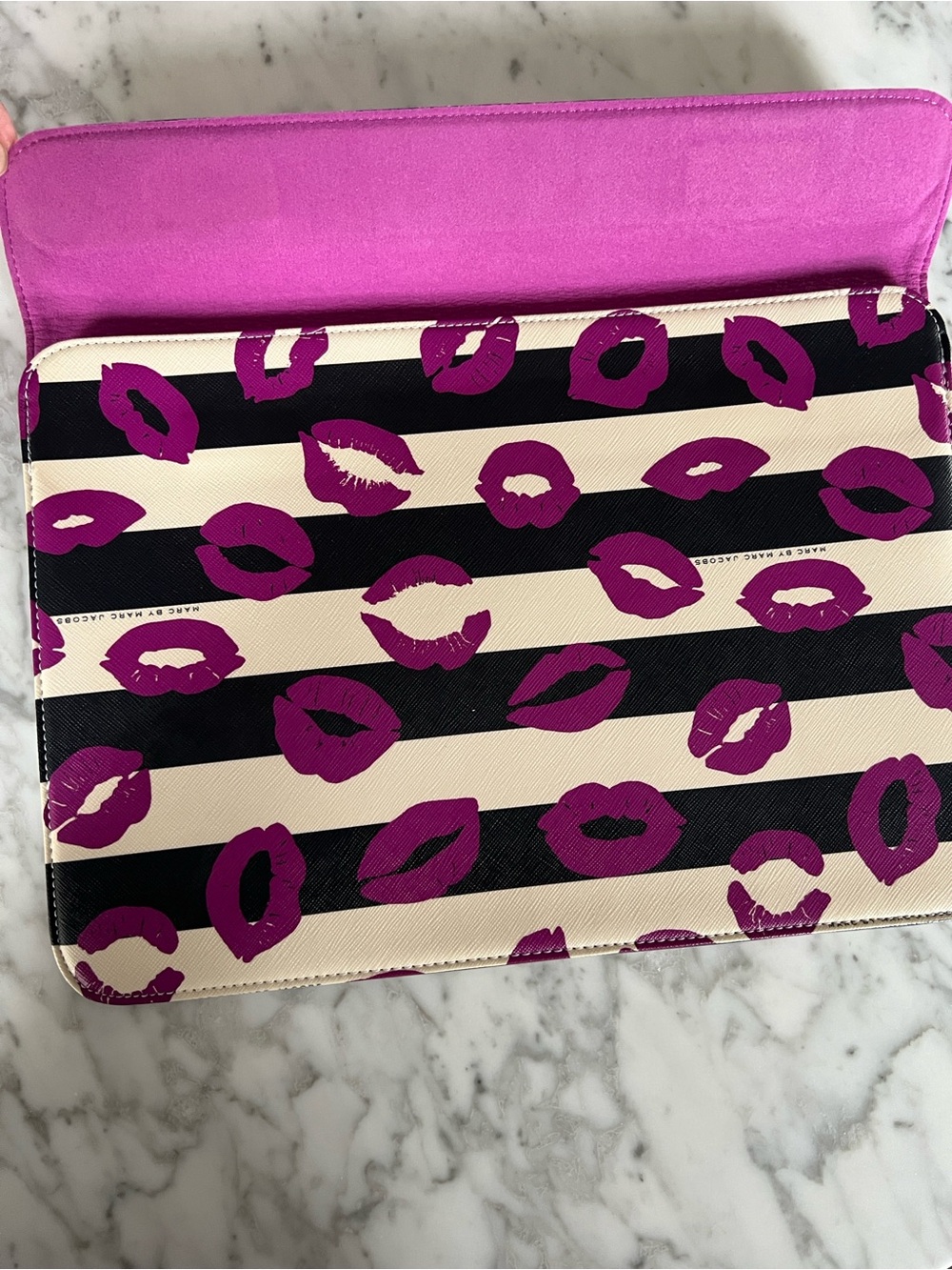 Marc Jacob Laptop Case - Picture 6 of 8